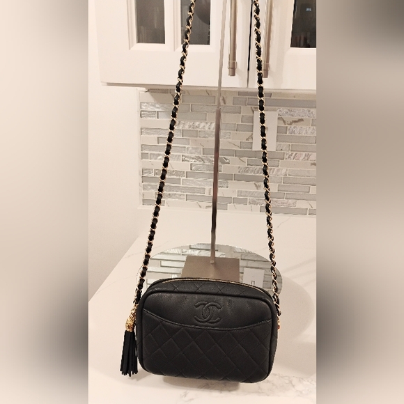 CHANEL Handbags - EUC Chanel Quilted Caviar Camera Bag GHW - Black Crossbody/Shoulder